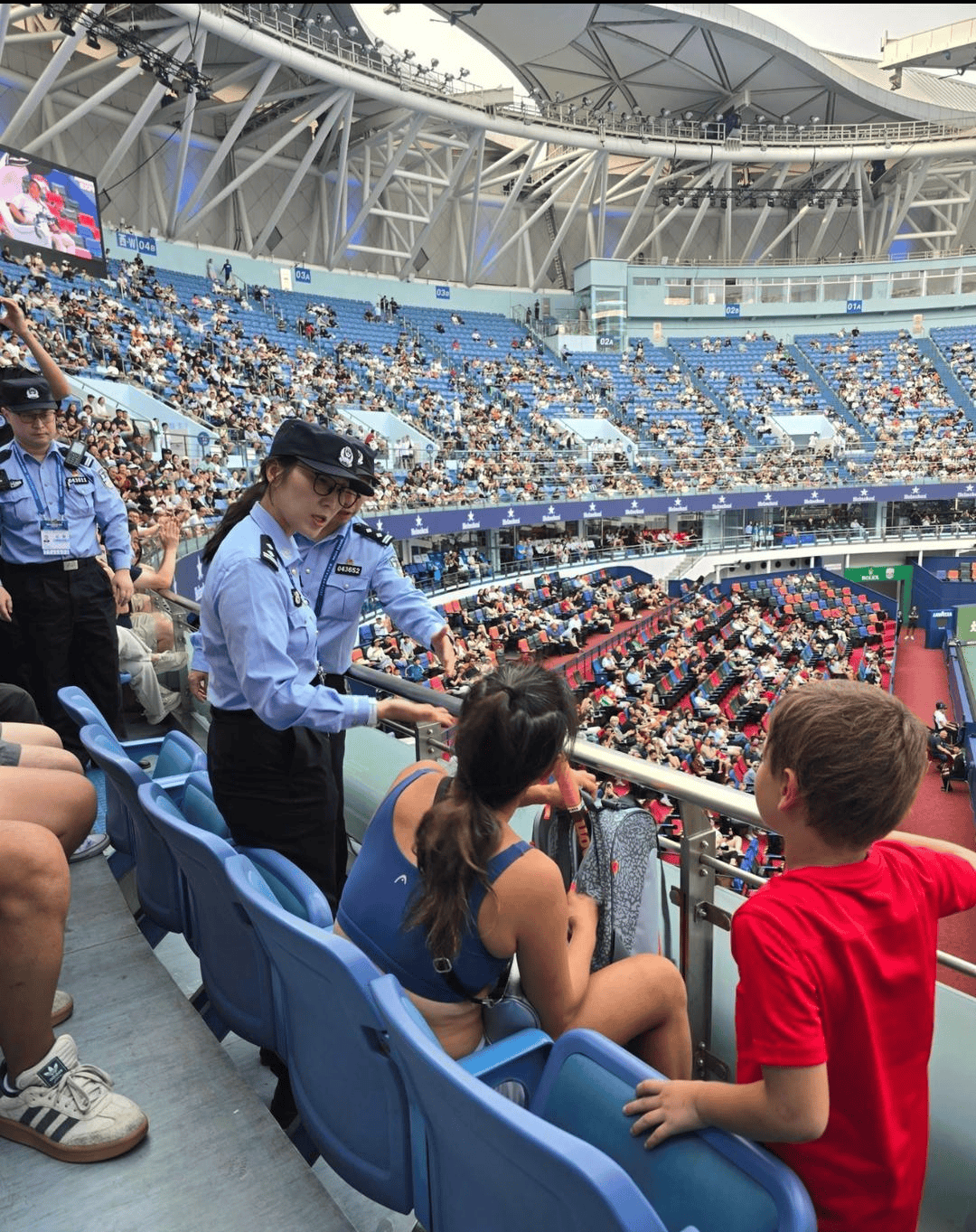 清晨英超传出新动向，阿贾克斯篮板制胜，管理层表态——赛场秩序良好，数据趋势出现新变化的简单介绍爱游戏