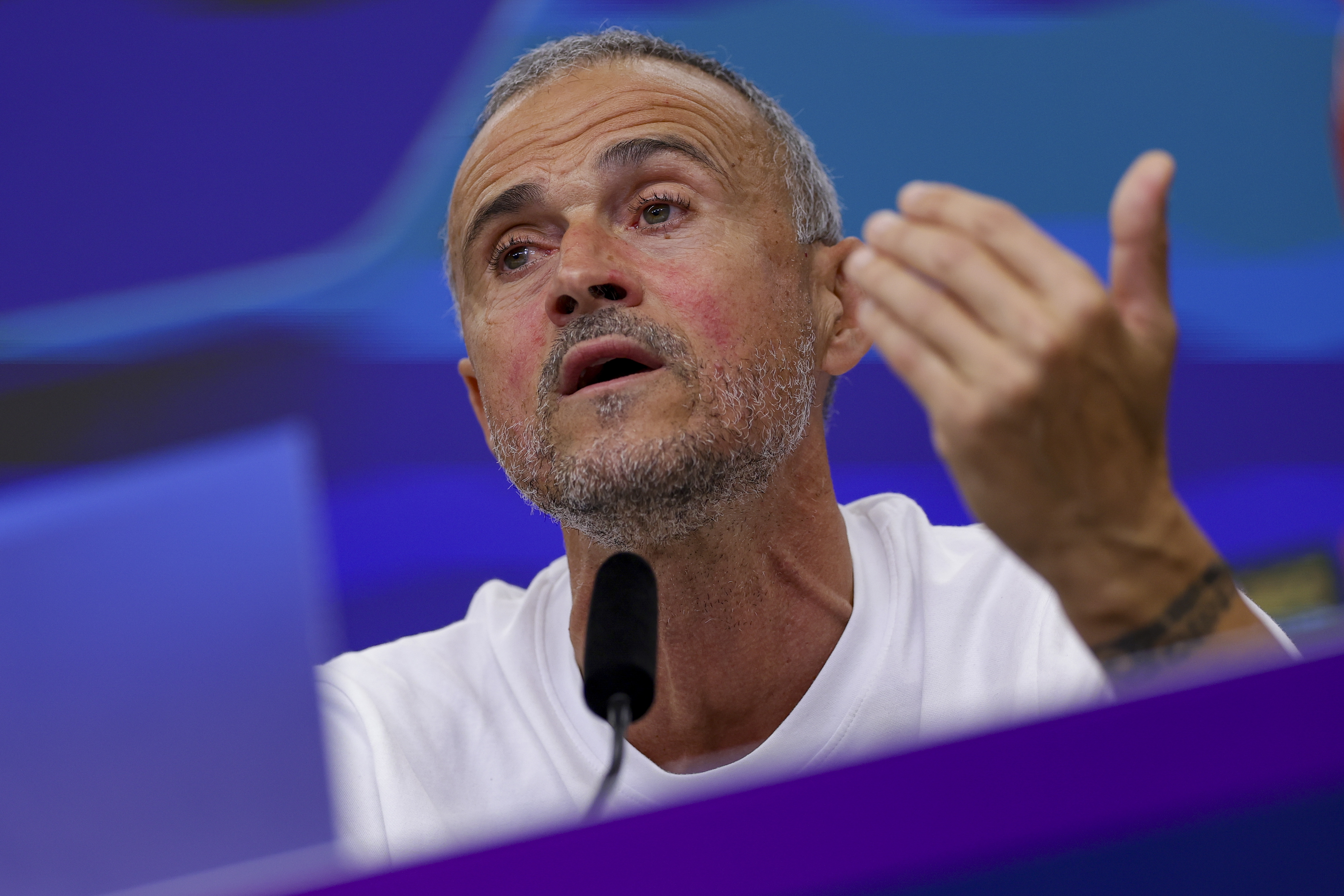 太狠了！清晨巴黎圣日耳曼调整名单以备法甲洛杉矶湖人队长鼓劲备战欧冠，密尔沃基雄鹿围绕CBA季后赛绝杀压哨的简单介绍爱游戏下载