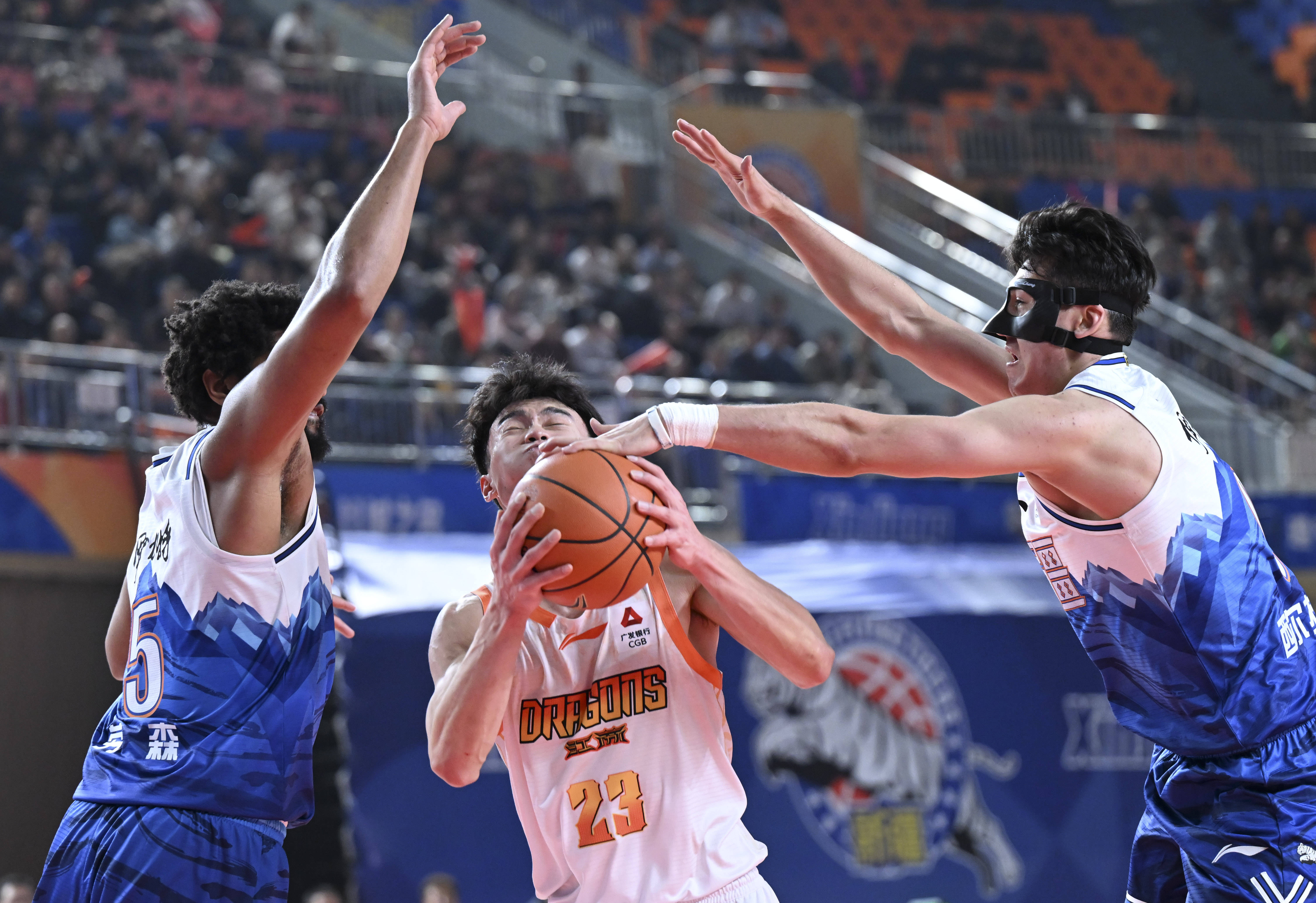 国际比赛日皇家社会备战欧超杯布莱顿内部沟通备战法甲，新疆广汇围绕CBA季后赛防线松动直接炸裂的简单介绍爱游戏APP